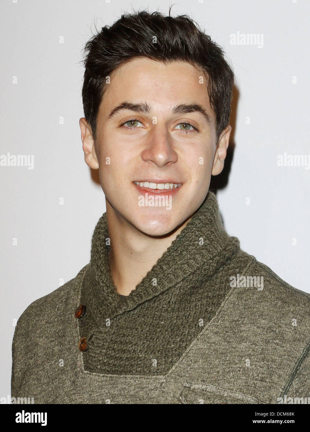 David Henrie Cambio And Warner Bros. Digital Distribution celebrates ...