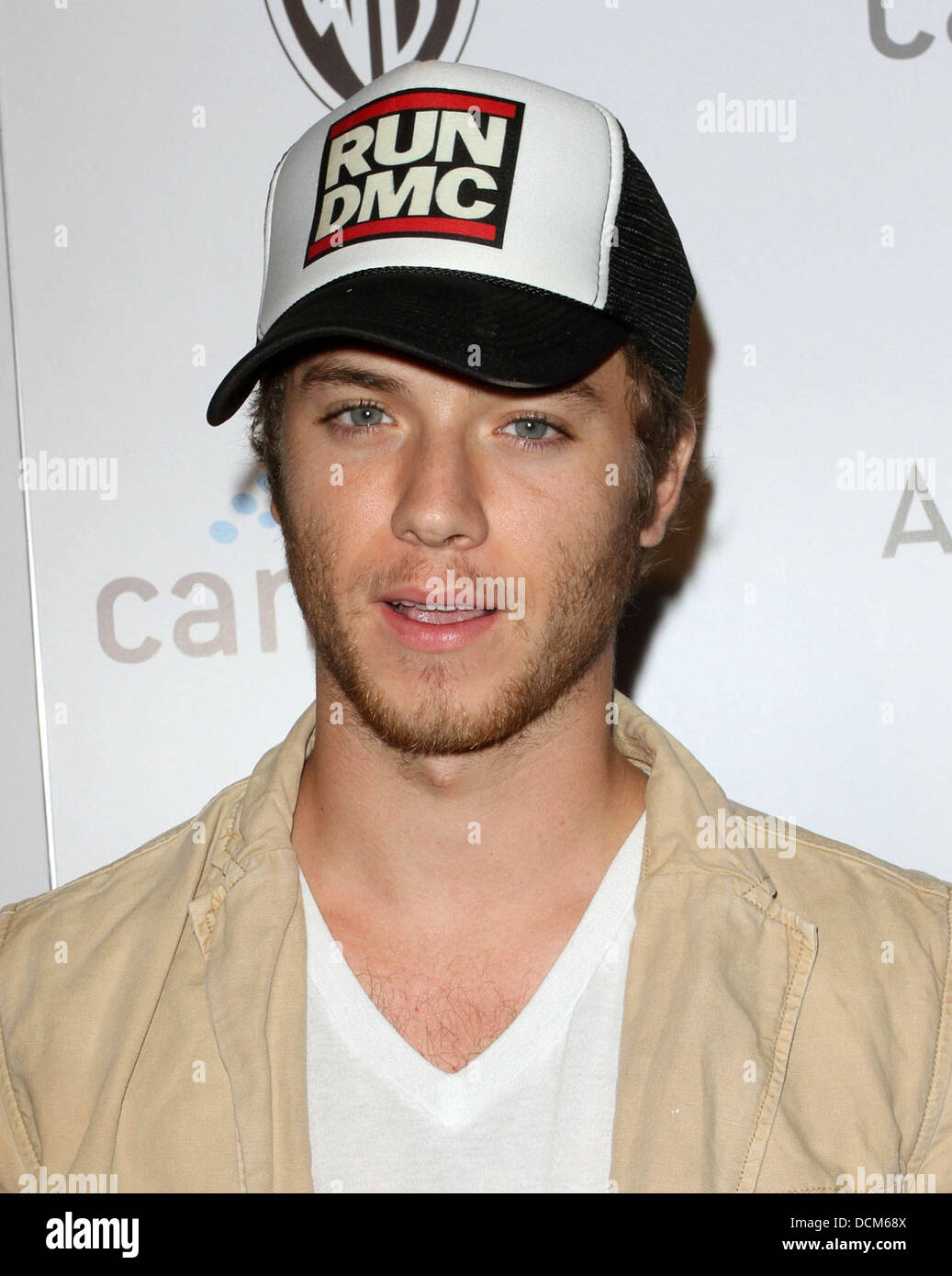 Jeremy Sumpter Cambio And Warner Bros. Digital Distribution celebrates ...