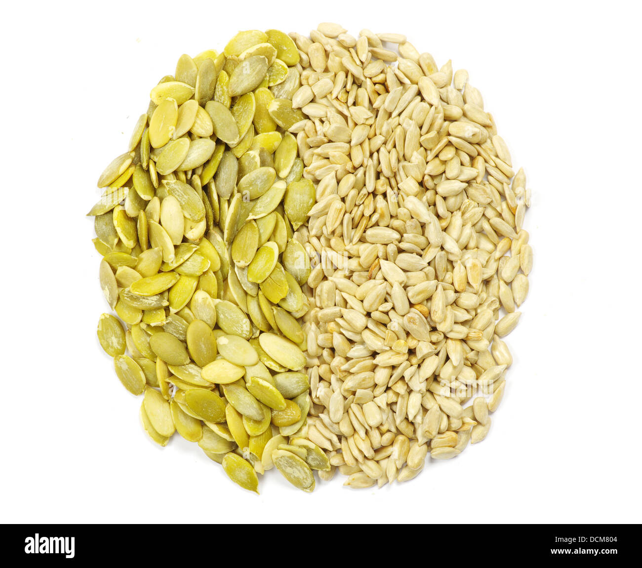 Семечки подсолнечника и тыквенные. Смесь семян подсолнечника и тыквы. Семечки подсолнуха. Семечки подсолнечника и тыквенные. Семена тыквы и подсолнечника.