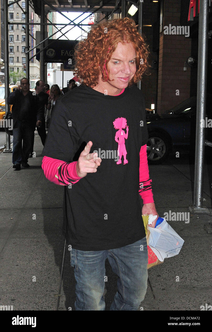 Scott 'Carrot Top' Thompson out and about in Midtown New York City, USA