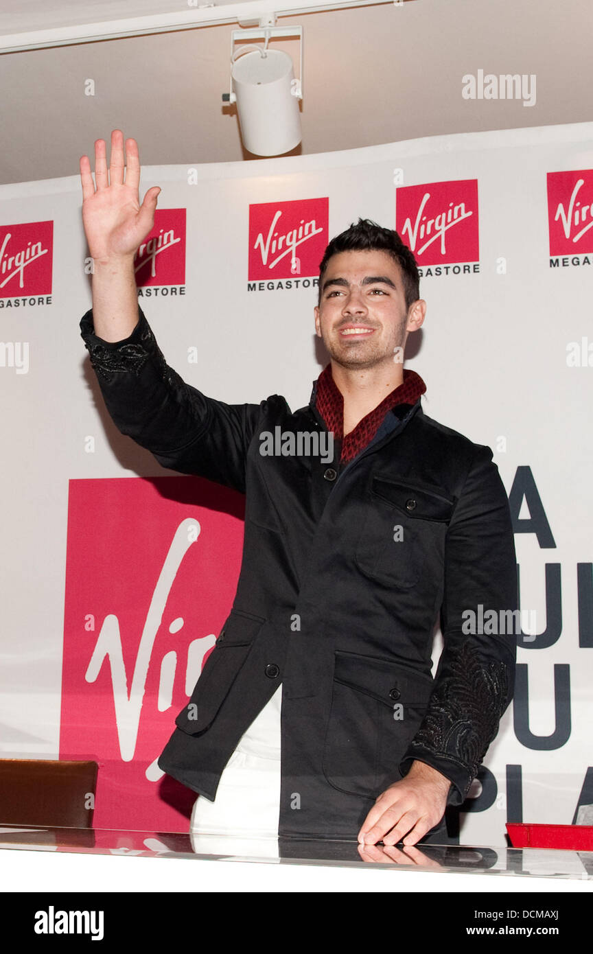 Joe Jonas promotes his new album, 'Fastlife,' at Virgin Megastore