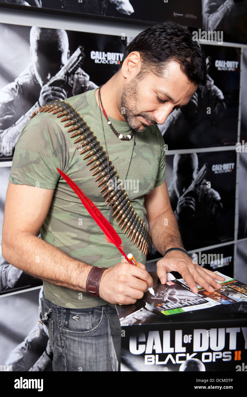 The actor Cas Anvar at a game signing computer xbox ps3 gaming event Stock Photo