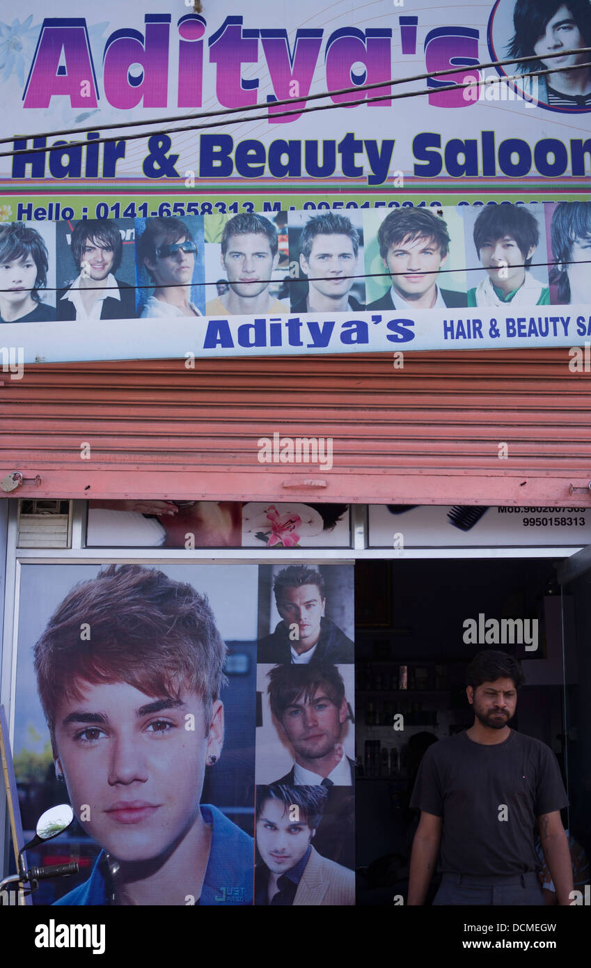 Hairdressers / Barbers in Jaipur, Rajasthan, India with Justin Beiber poster Stock Photo