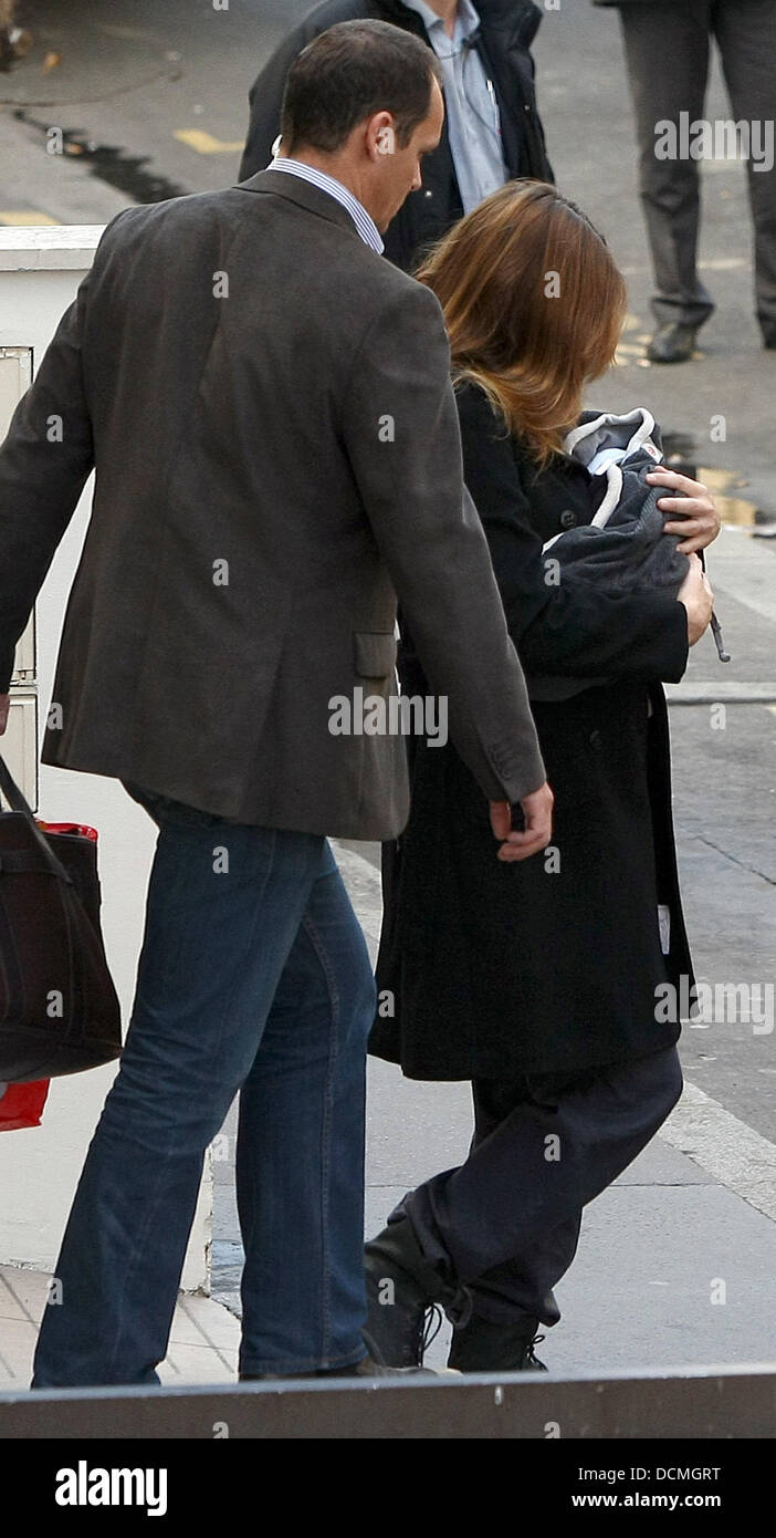 Carla Bruni and her new baby girl Giulia leaving the Clinique de la