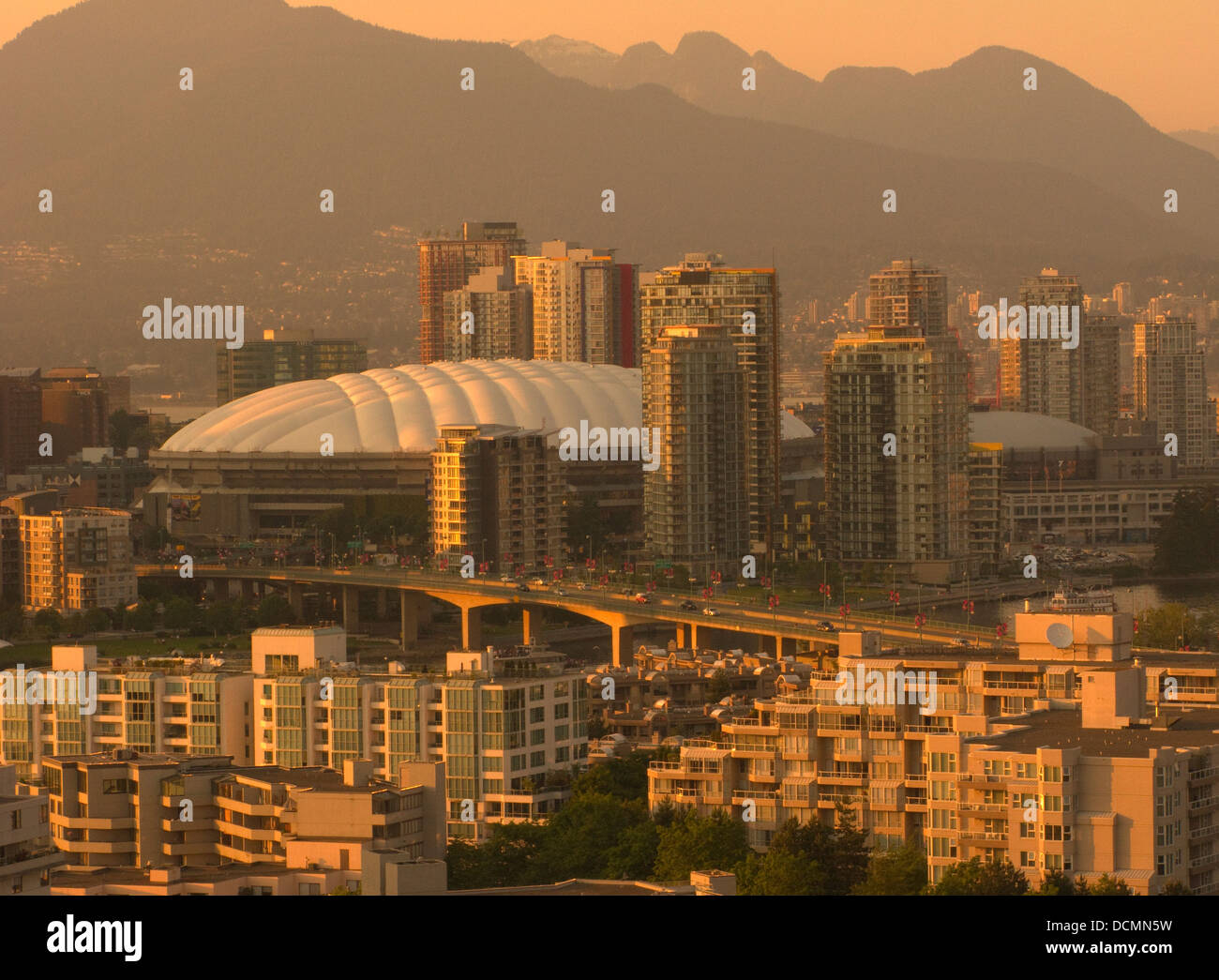BC PLACE SPORTS ARENA FALSE CREEK SKYLINE DOWNTOWN VANCOUVER BRITISH COLUMBIA CANADA Stock Photo