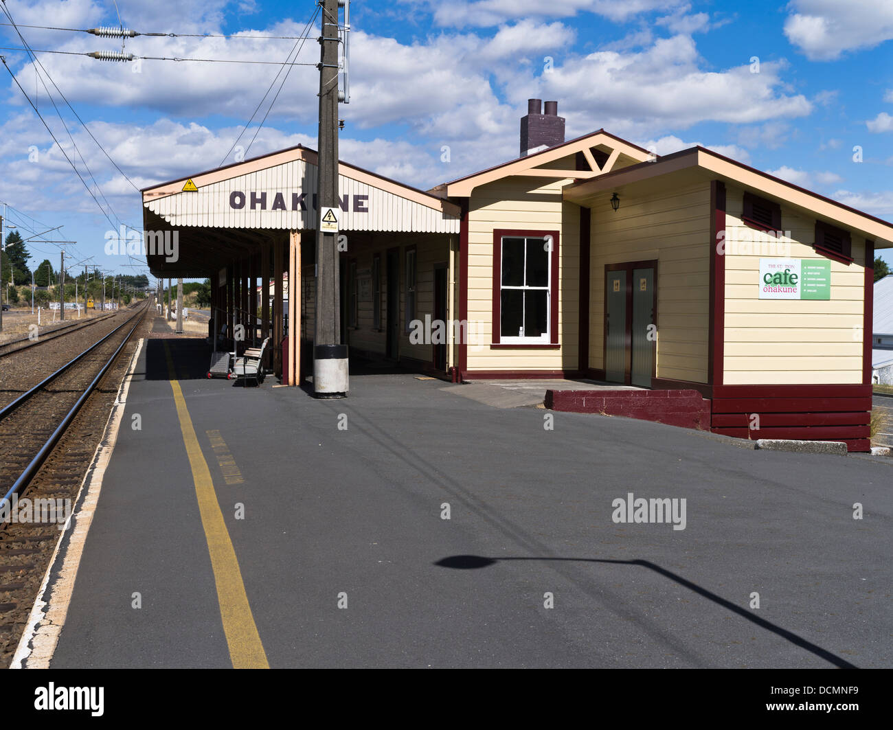 dh Ohakune railway station OHAKUNE NEW ZEALAND Railway platform and station buildings Stock Photo