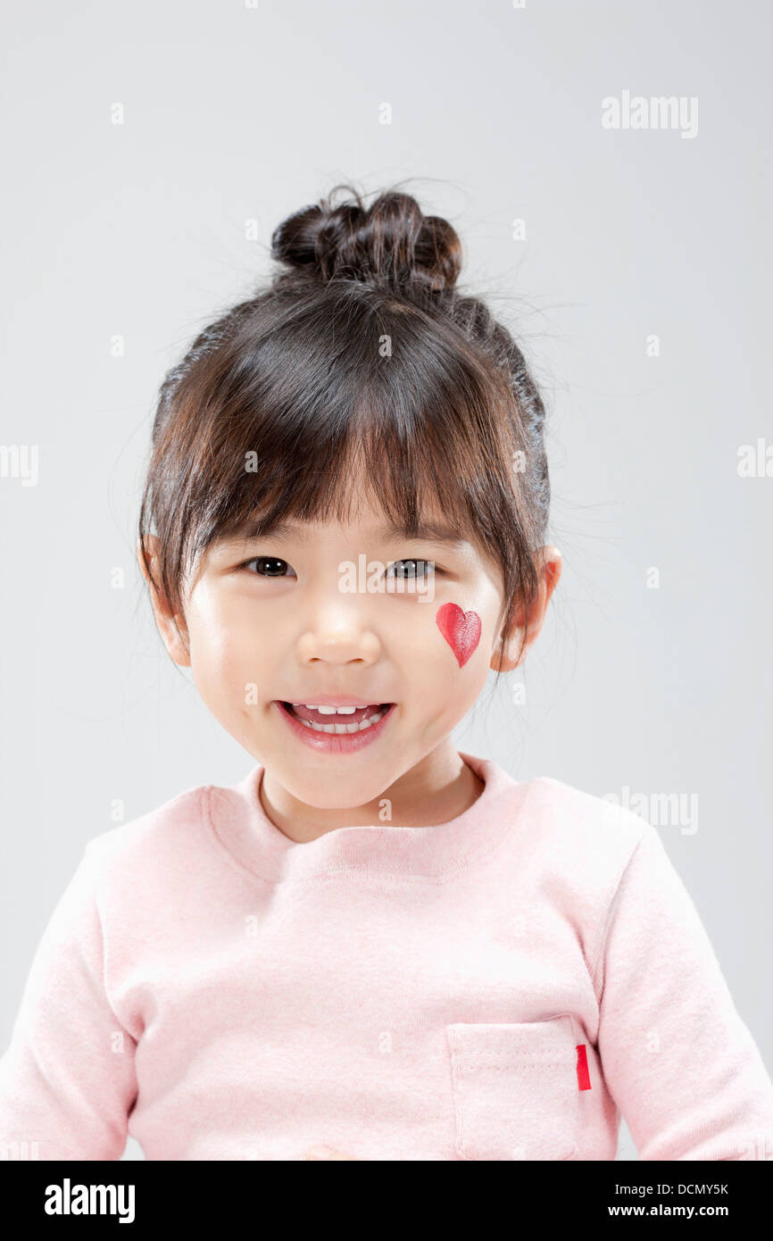 Close up shot girl painting hi-res stock photography and images - Alamy