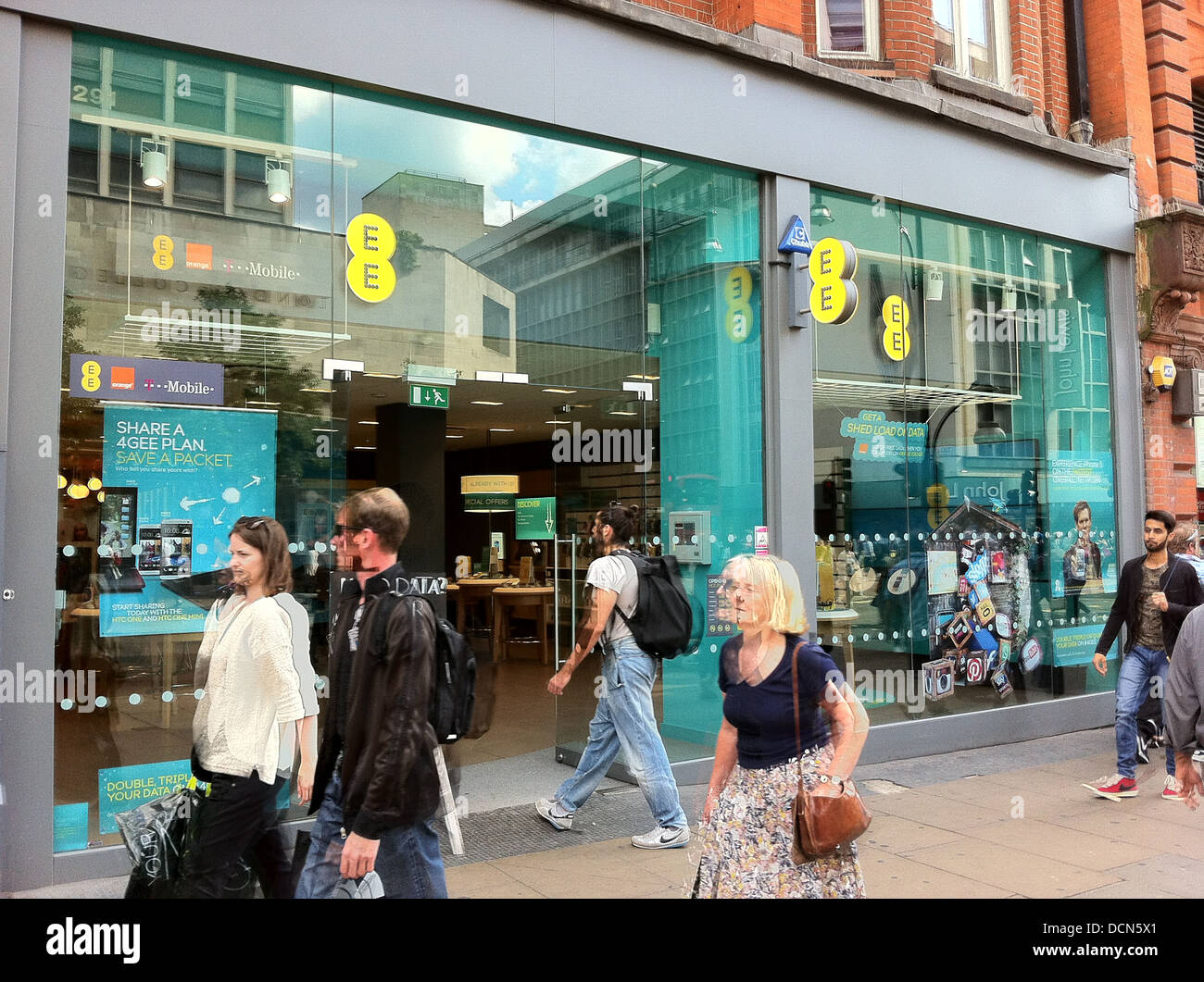 EE (Everything Everywhere) UK mobile phone network company shop on