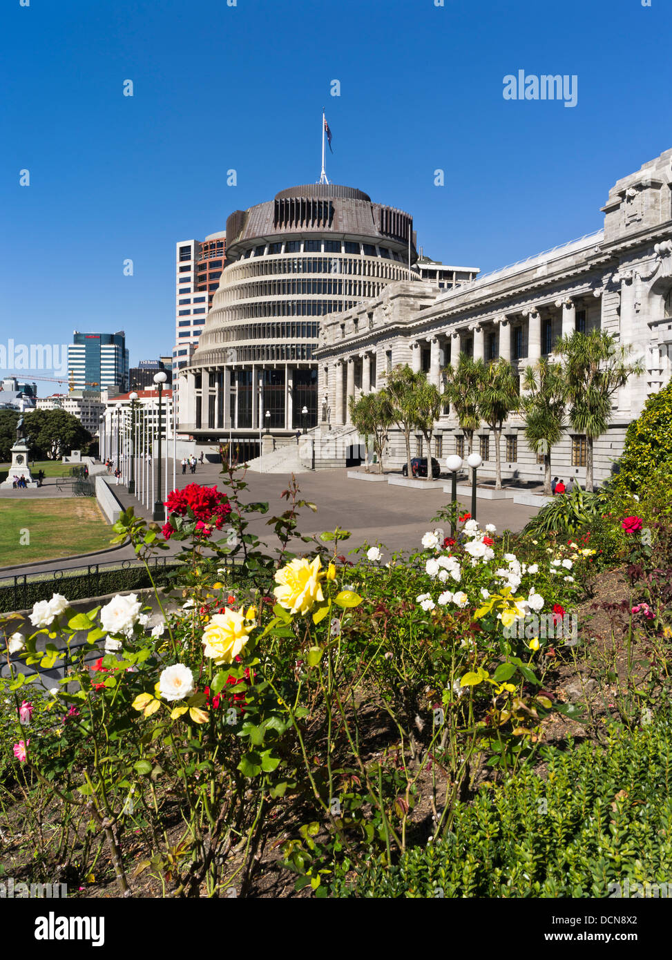 dh Parliament WELLINGTON NEW ZEALAND Modern Beehive and old Parliament House buildings building Stock Photo