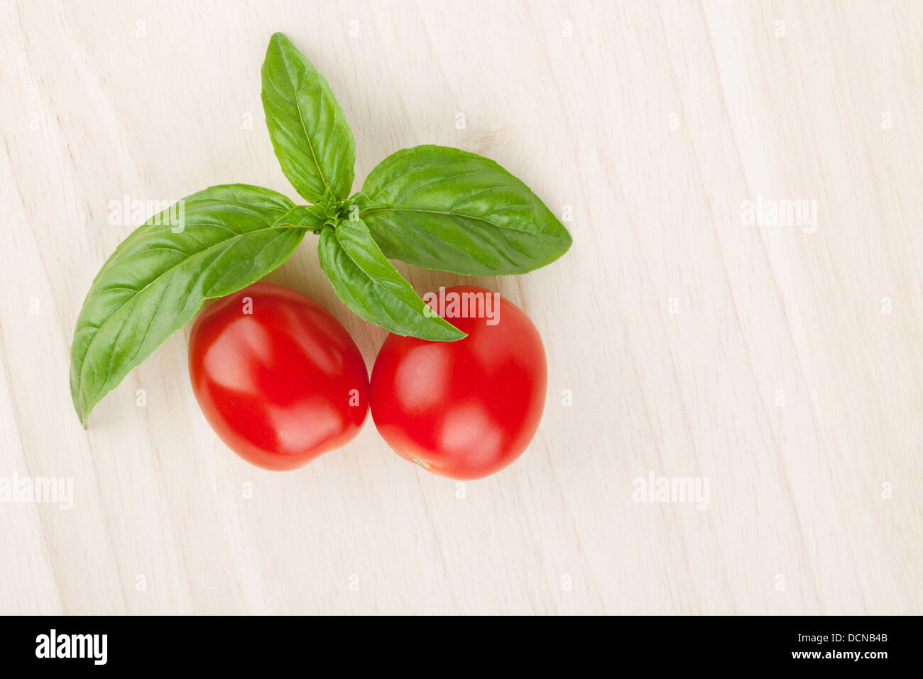 Tomatoes and basil on wood hi-res stock photography and images - Alamy