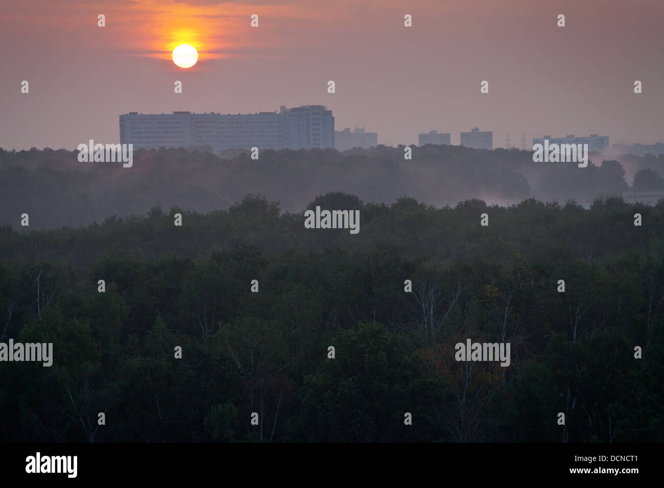 Big sun sunrise hi-res stock photography and images - Alamy