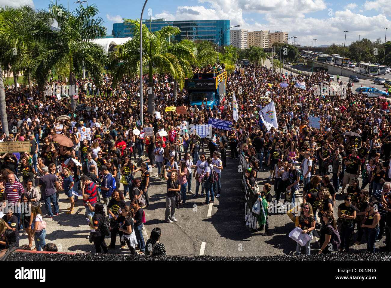 August 20, 2013 – Teacher of the city of Rio de Janeiro in Greve. 20,000 professionals go to the streets to protest the mayor Ed Stock Photo