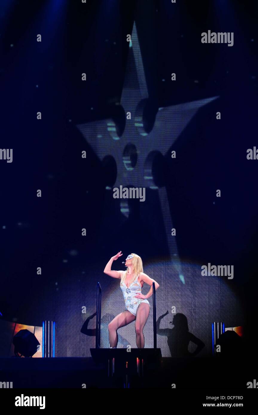 T-shirt Britney Spears 'Femme Fatale' Concert - Taille L - Coton Rouge - Occasion Bon état