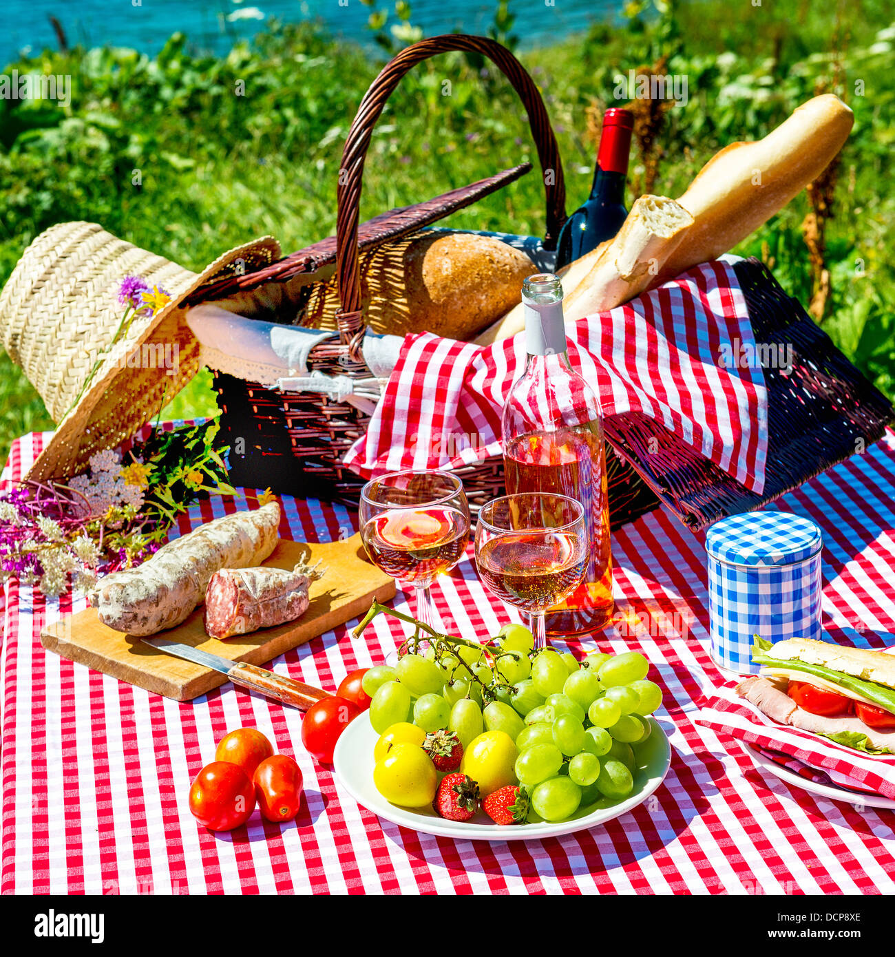 Summer picnic lake food hires stock photography and images Alamy