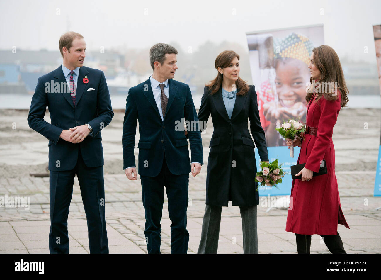 hvordan Populær Steward Crown Prince Frederik and Crown Princess Mary, Catherine, Duchess of  Cambridge aka Kate Middleton and Prince William, Duke of Cambridge at the  UNICEF Emergency Supply Centre to view efforts to distribute emergency