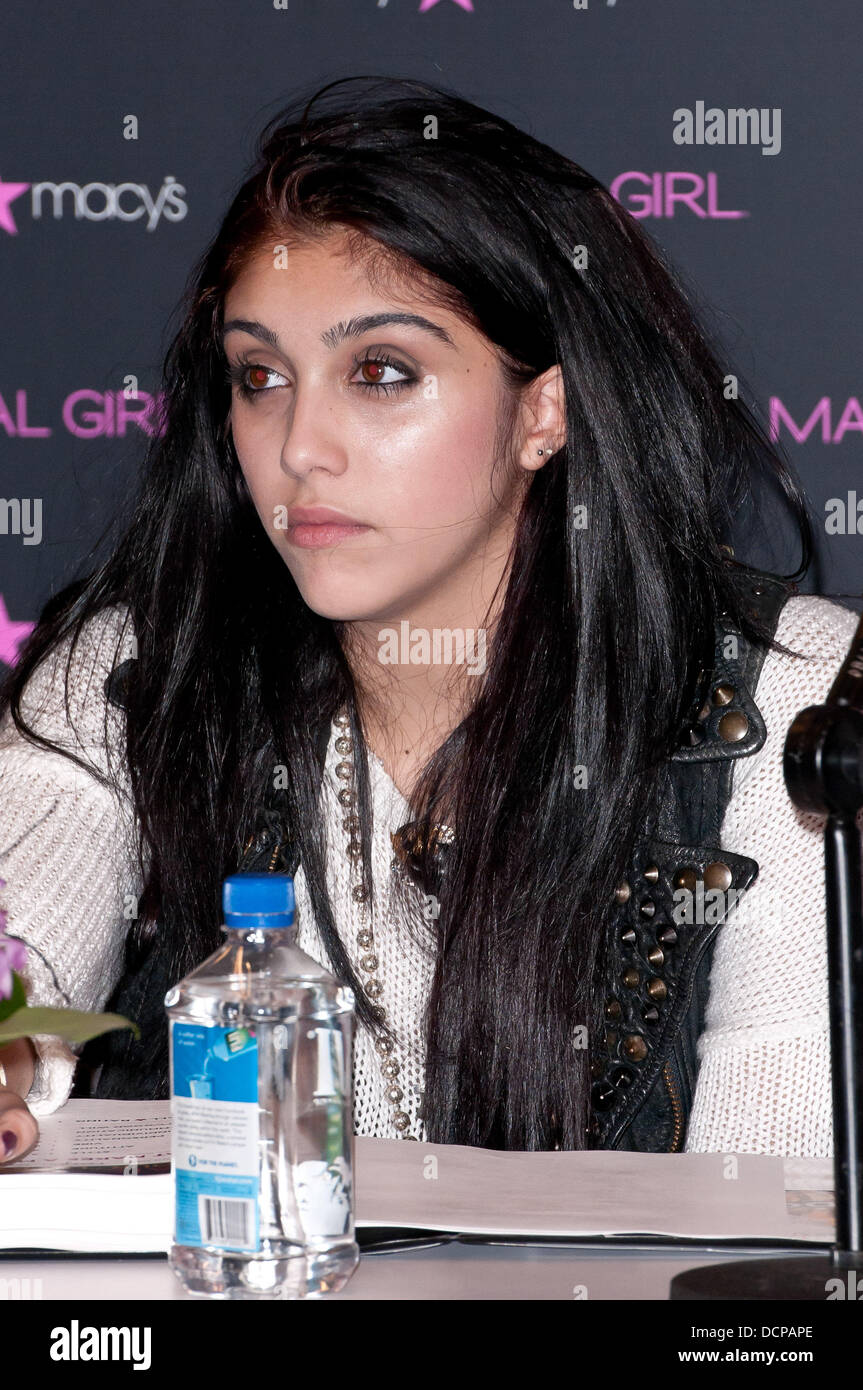 Lourdes Leon Macy S Hosts Material Girl Model Search In Herald Stock Photo Alamy Lourdes Leon Macy S Hosts Material Girl Model Search In Herald Stock Photo Alamy