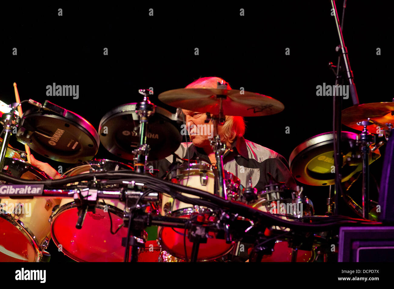 Alan White of English progressive rock band Yes , performing live at Coliseu dos Recreios Lisbon, Portugal Stock Photo - Alamy Alan White of English progressive rock band Yes , performing live at Coliseu dos Recreios Lisbon, Portugal Stock Photo - Alamy
