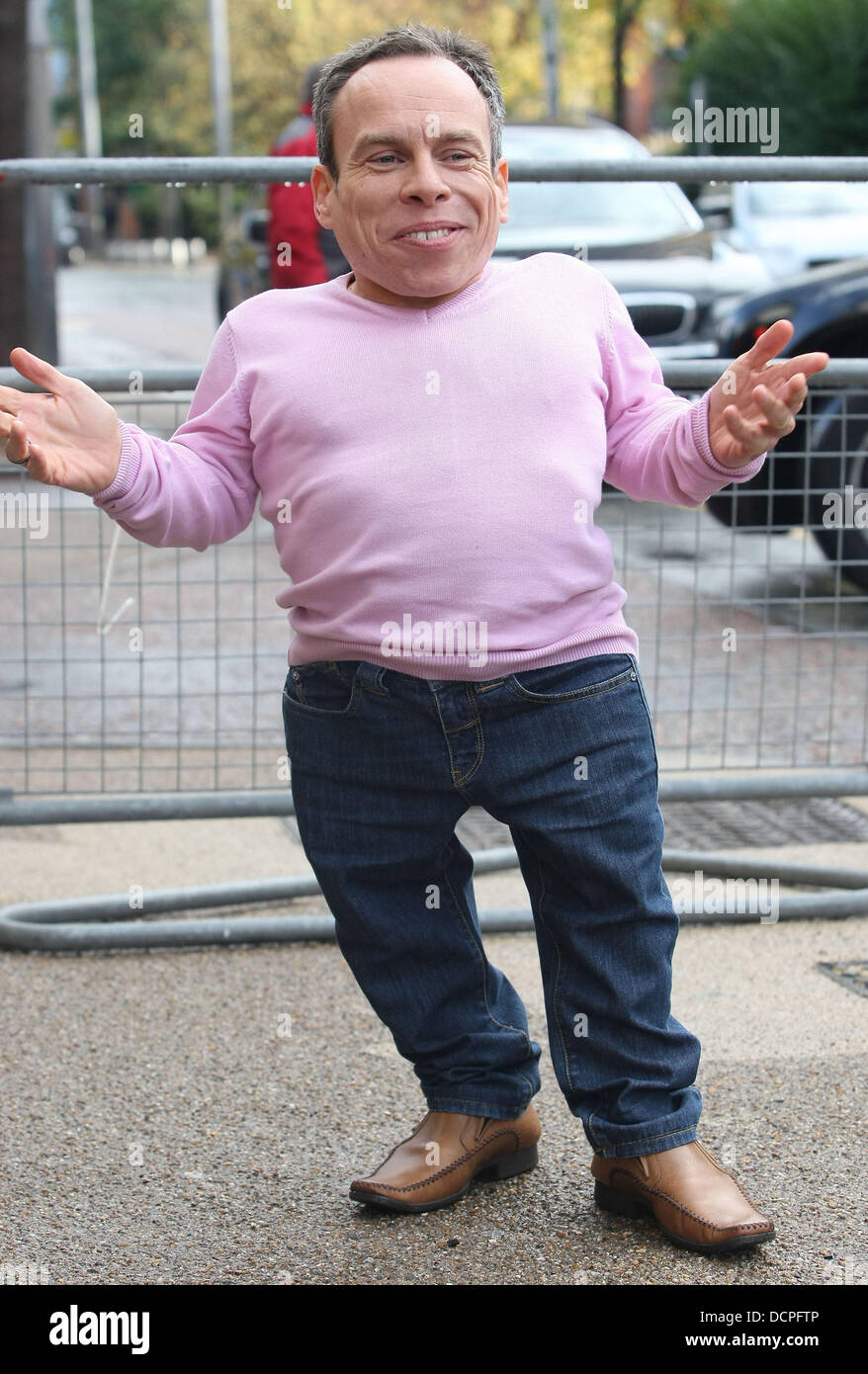 Warwick Davis at the ITV studios London, England - 04.11.11 Stock Photo