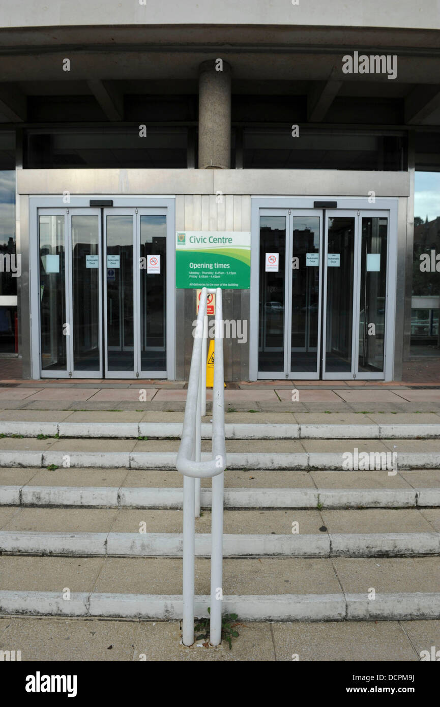 Hemel Hempstead, UK. 20th Aug, 2013. Hemel Hempstead has been named BritainÕs Ugliest Town according to a poll, run by the team behind the Crap Towns publications. The Hertfordshire town won the 'accolade' ahead of Luton, Slough and Bracknell Pictured - Civic Centre, Marlowes, Hemel Hempstead, Herts. © KEITH MAYHEW/Alamy Live News Stock Photo