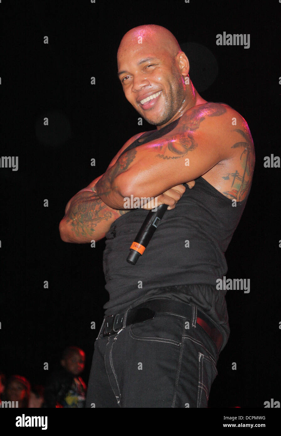 Flo Rida Think Pink Rocks - Show at the Mizner Park Amphitheatre Boca ...