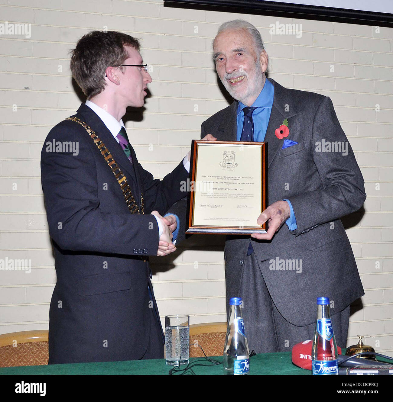 Sir Christopher Lee awarded with an Honorary Life Membership by the UCD Law Society. Dublin, Ireland - 08.11.11 Stock Photo