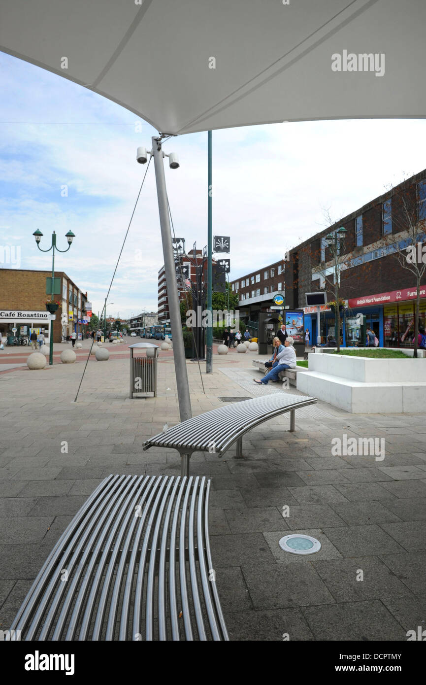 Hemel Hempstead, UK. 20th Aug, 2013. Hemel Hempstead has been named BritainÕs Ugliest Town according to a poll, run by the team behind the Crap Towns publications. The Hertfordshire town won the 'accolade' ahead of Luton, Slough and Bracknell Pictured - Marlowes, Hemel Hempstead Town Centre, Herts. © KEITH MAYHEW/Alamy Live News Stock Photo