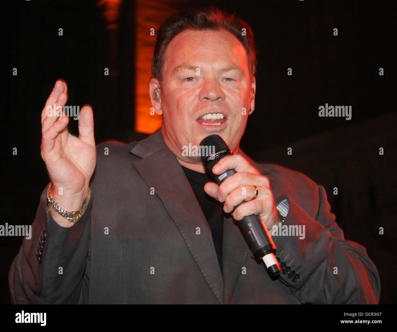 Ali campbell 2011 hi-res stock photography and images - Alamy