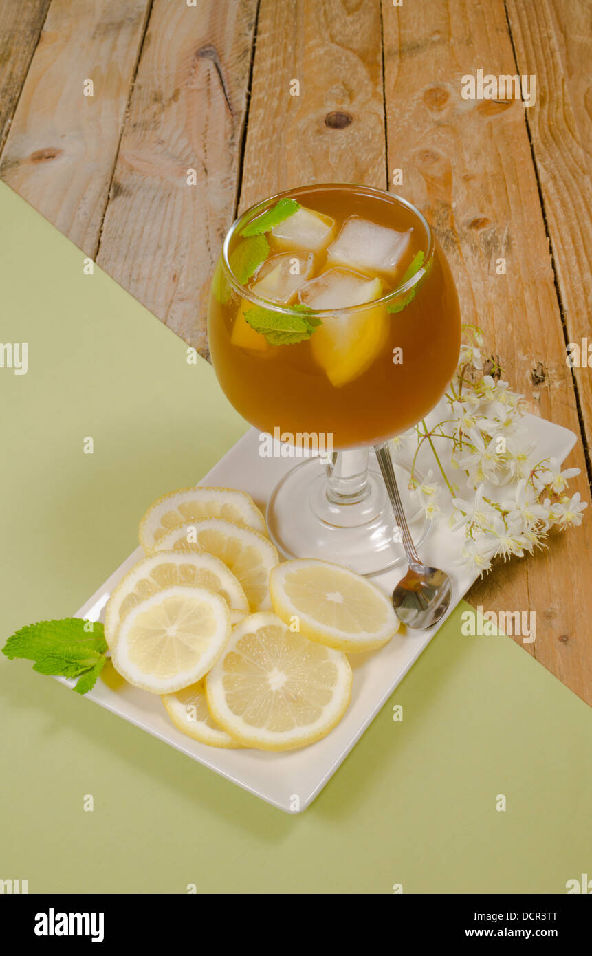 Glass of iced tea, a summer refreshment Stock Photo - Alamy