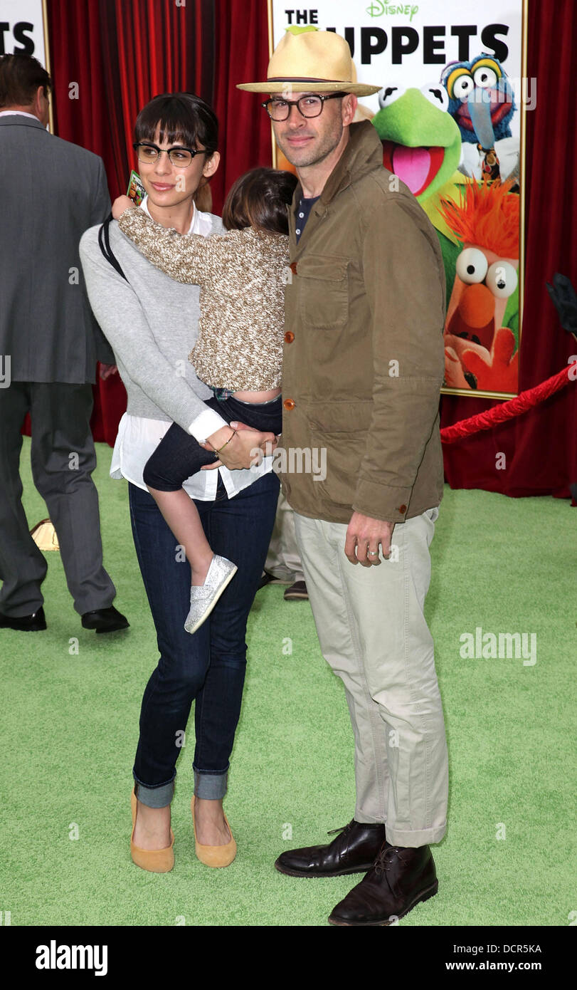Jason Lee and family  The premiere of Walt Disney Pictures' 'The Muppets' at the El Capitan Theatre - Arrivals Los Angeles, California - 12.11.11 Stock Photo