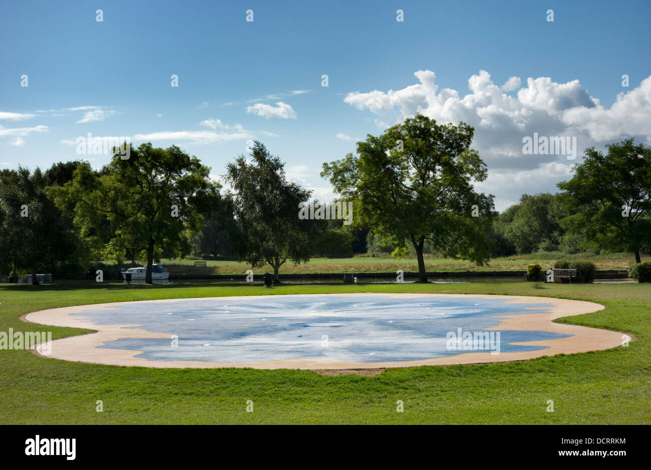 Two skies - dried up fountain on Abbey Meadows by the Thames, Abingdon England Stock Photo