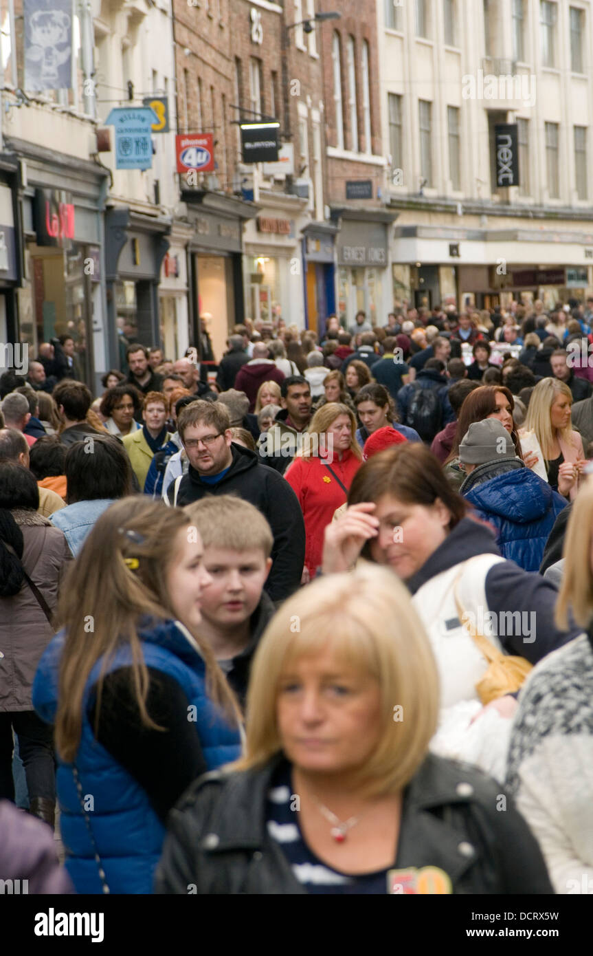 busy highstreet uk york high street streets retail sales people footfall consumer consumers sale sales shop shops shoppers shopp Stock Photo