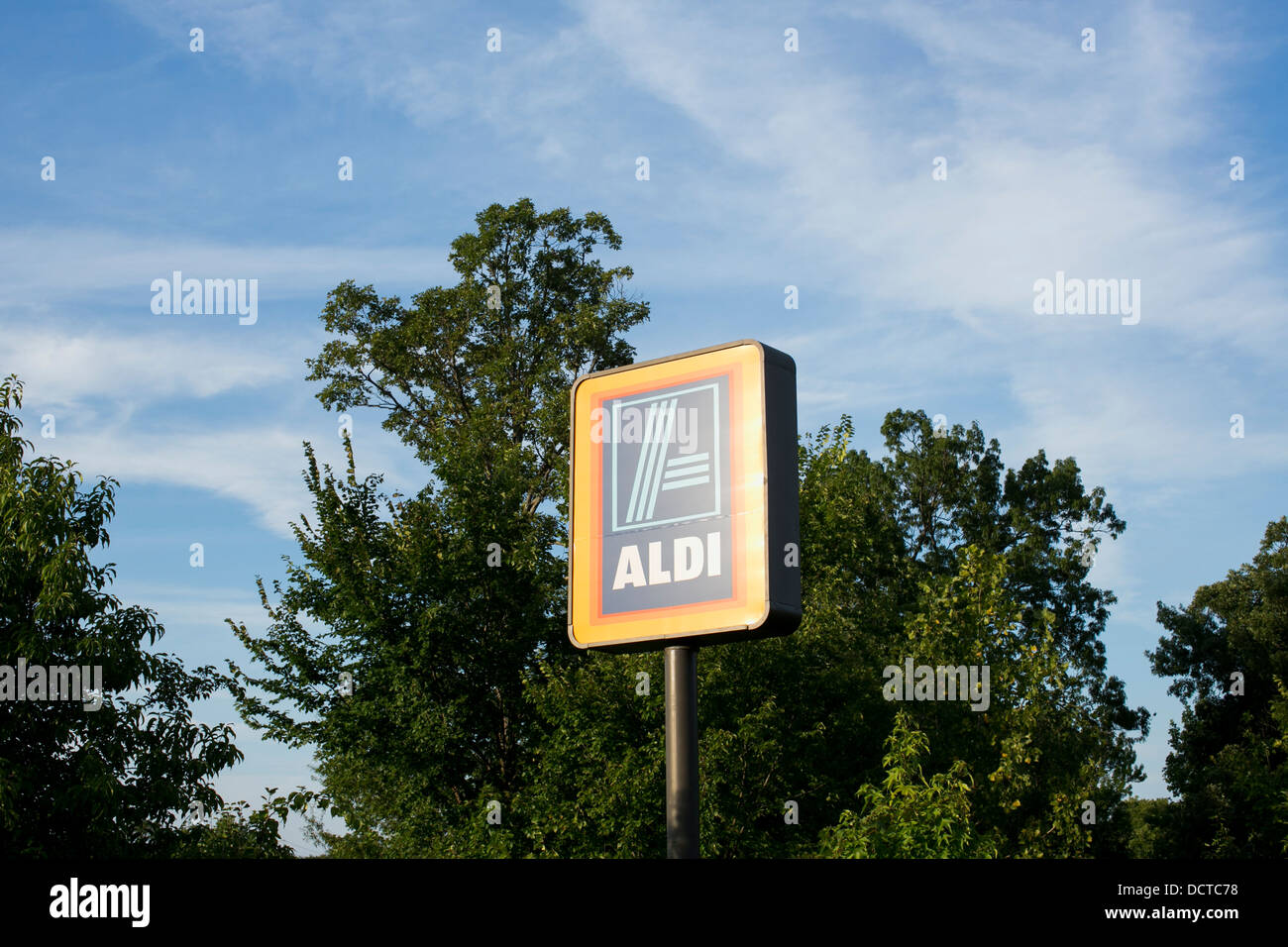 Aldi supermarket store sign hires stock photography and images Alamy