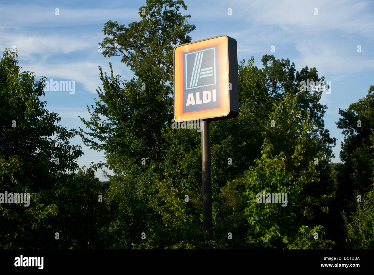 Aldi Grocery Store High Resolution Stock Photography and Images Alamy