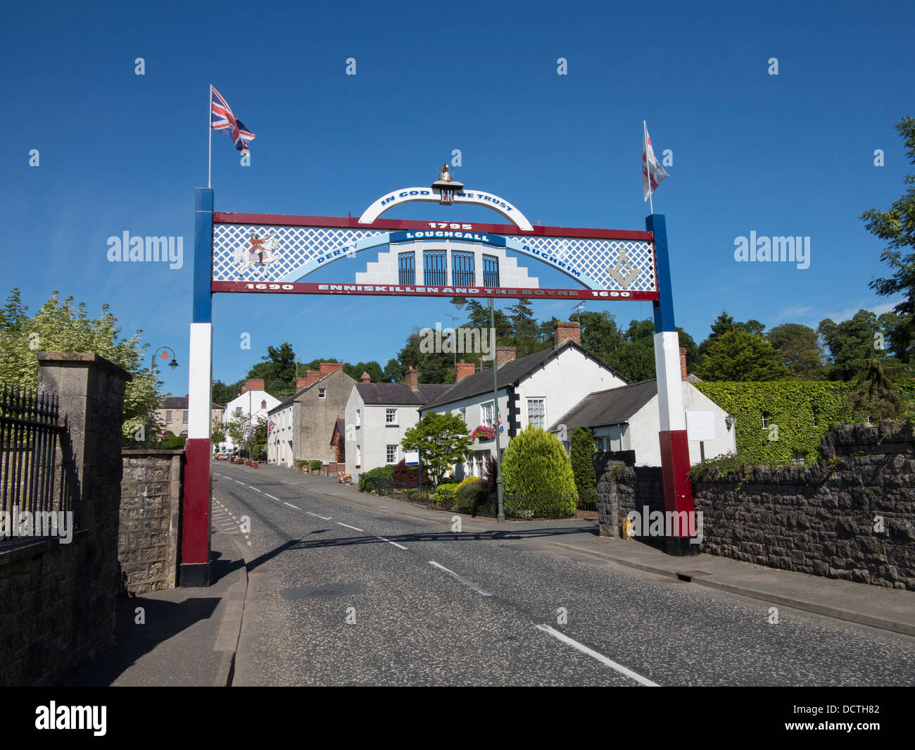an orange arch in the village of loughall north ireland Stock Photo