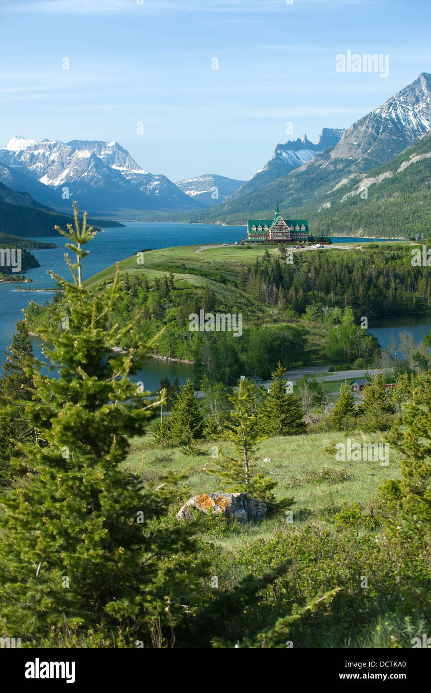 PRINCE OF WALES HOTEL (©GREAT NORTHERN RAILWAY 1927) WATERTON LAKES NATIONAL PARK ALBERTA CANADA Stock Photo