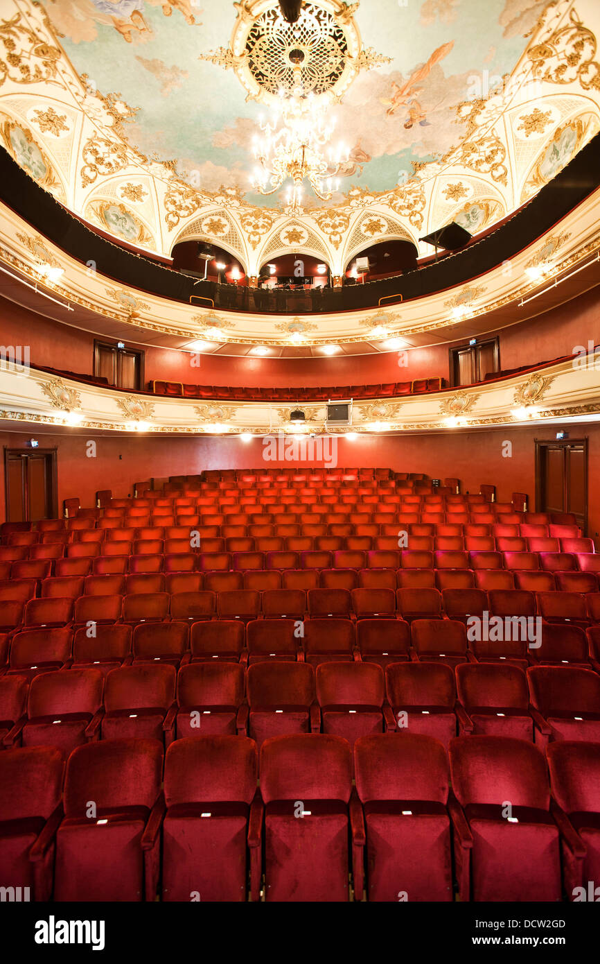 Majestic movie theater hires stock photography and images Alamy