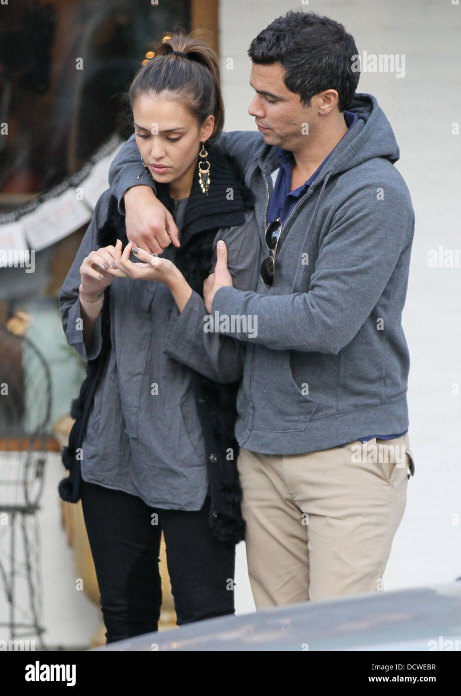 Jessica Alba with husband Cash Warren leave Portia Via restaurant in  Beverly Hills. Los Angeles, California - 23.11.11 Stock Photo - Alamy, image size:920x1390