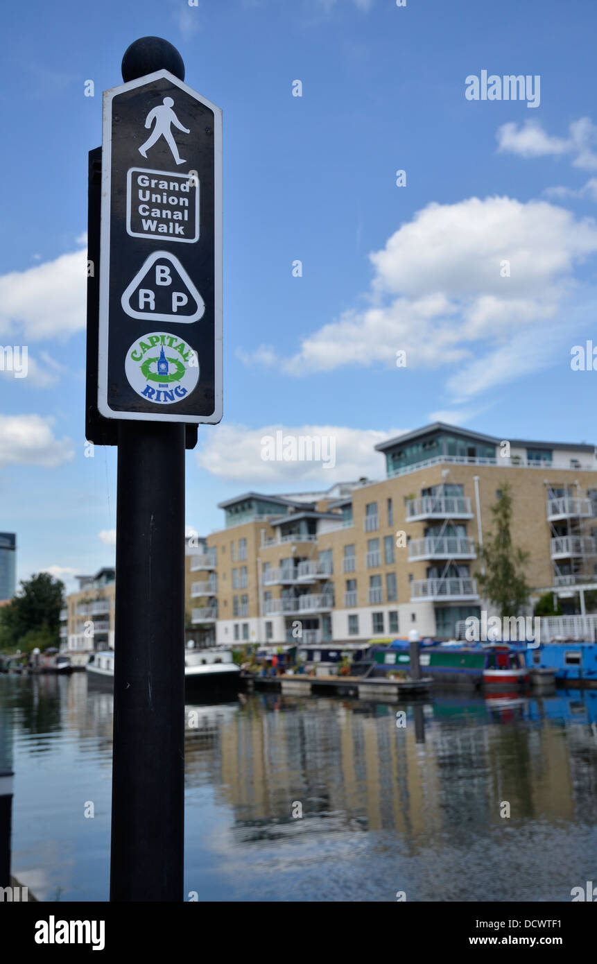 Grand Union canal walk sign in Brentford Basin, West London Stock Photo