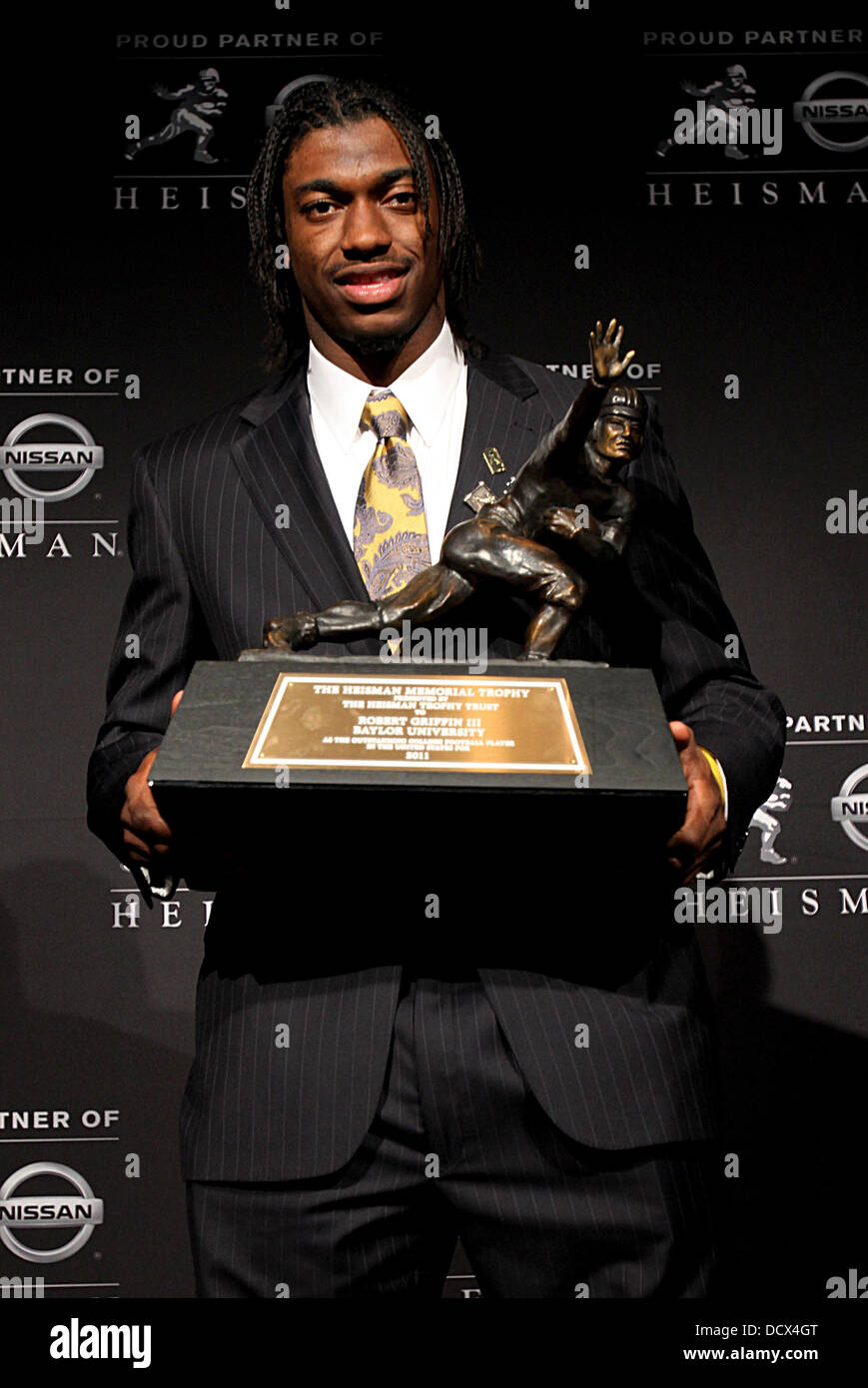 Heisman Trophy winner Robert Griffin III to leave Baylor, enter