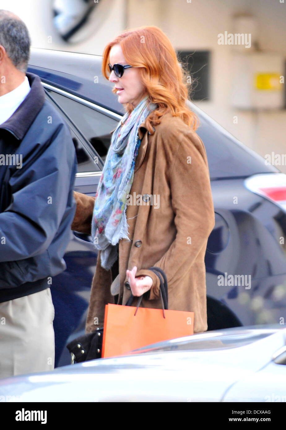 Red head Marcia Cross shopping at Ralph Lauren in Beverly Hills,  coordinates her jacket and shopping bag with her fiery locks Los Angeles,  California - 13.12.11 Stock Photo - Alamy