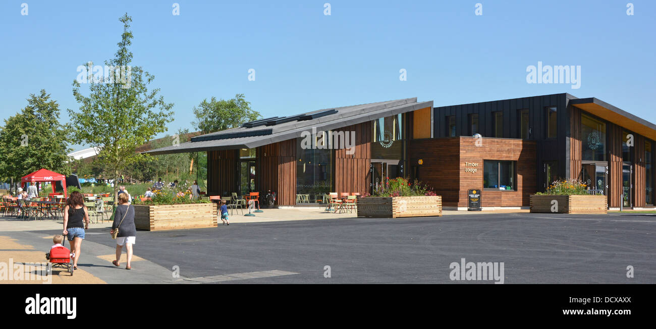 Timber Lodge cafe & Tumbling Bay Playground in the reopened parkland leisure areas of the Queen Elizabeth Olympic Park Stock Photo