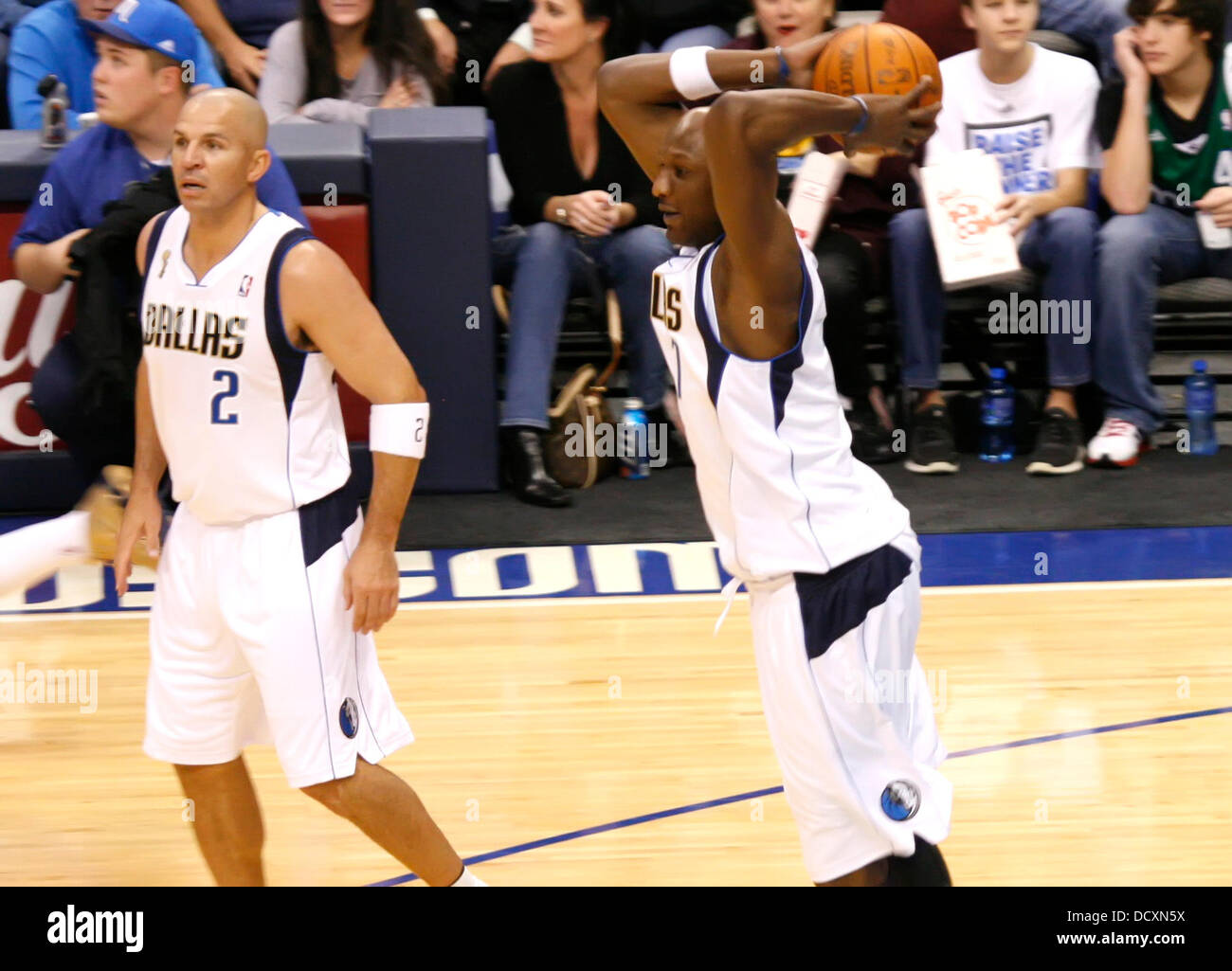 Dallas mavericks court hi-res stock photography and images - Alamy