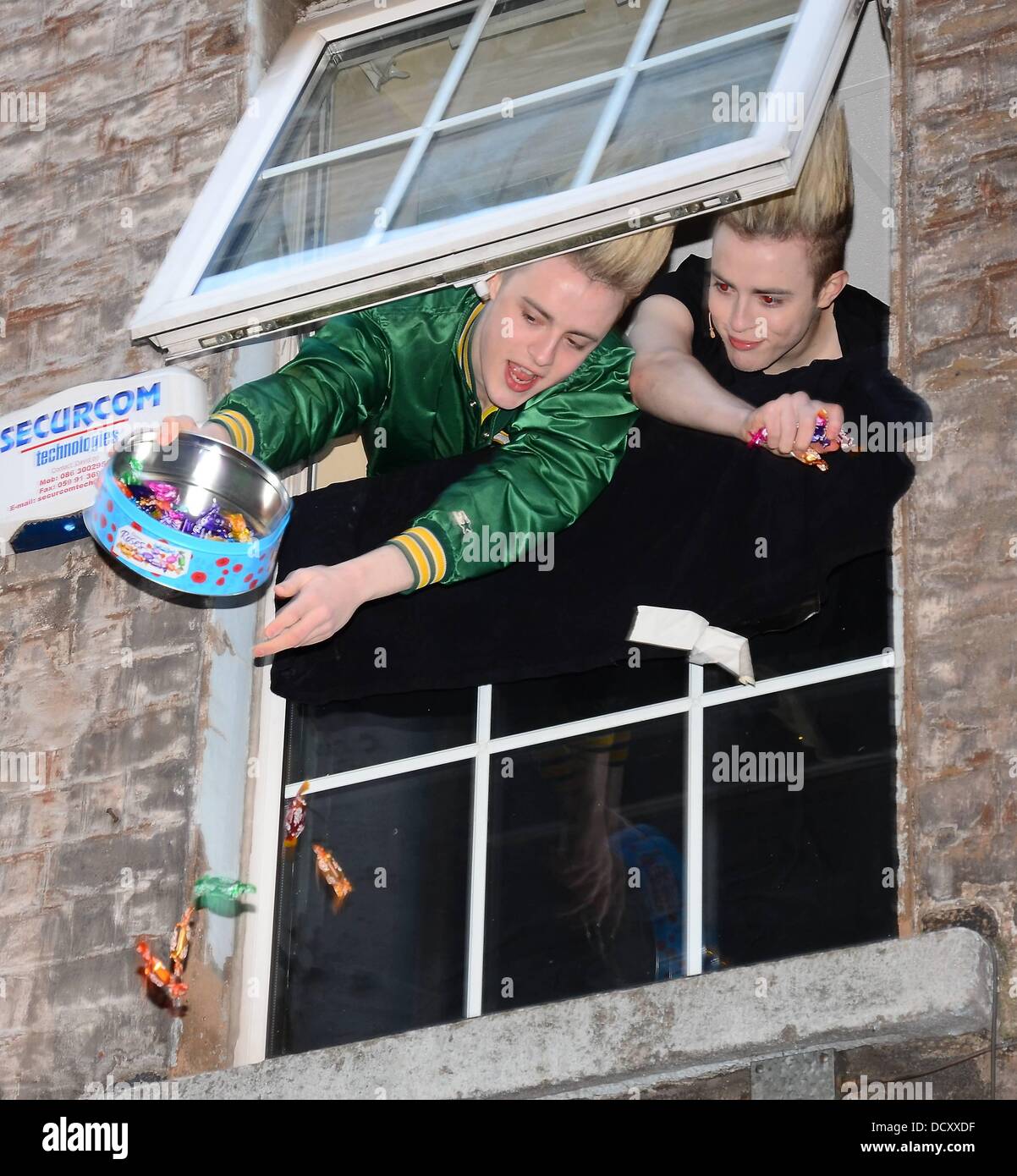 Jedward empty the contents of their dressing room rider (including