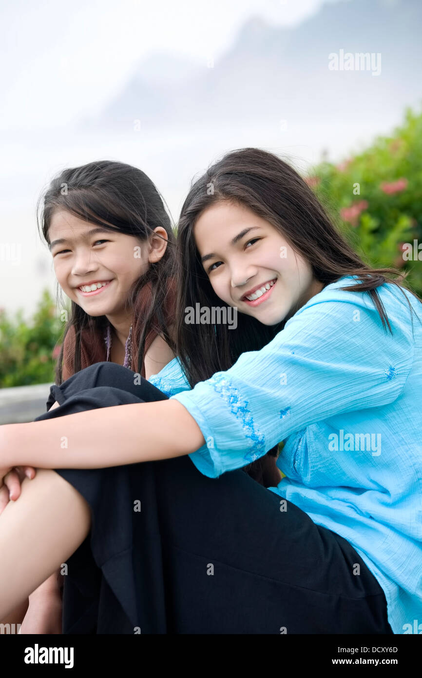 Two thai girls hi-res stock photography and images - Alamy
