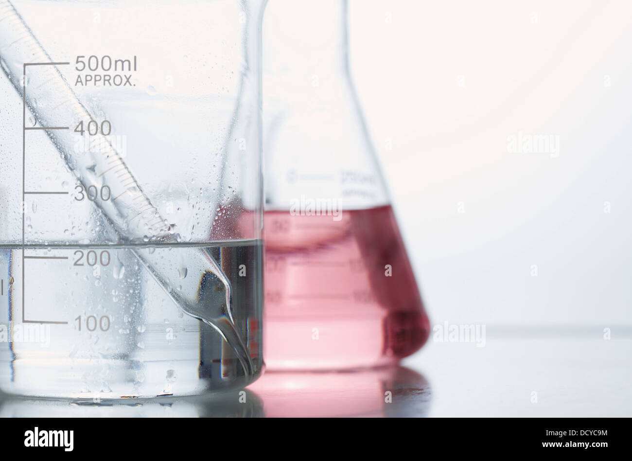 Volumetric flask solution hi-res stock photography and images - Alamy