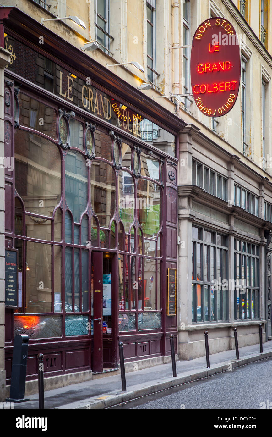 Le Grand Colbert Restaurant adjacent to Passage Colbert, Paris France Stock Photo