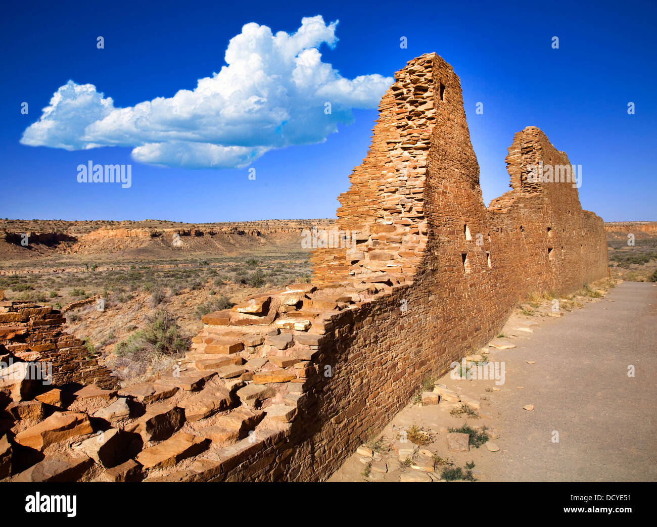 The sandstone walls of the Anasazi great house of Hungo Pavi, Chaco Canyon National Historical Park, New Mexico Stock Photo
