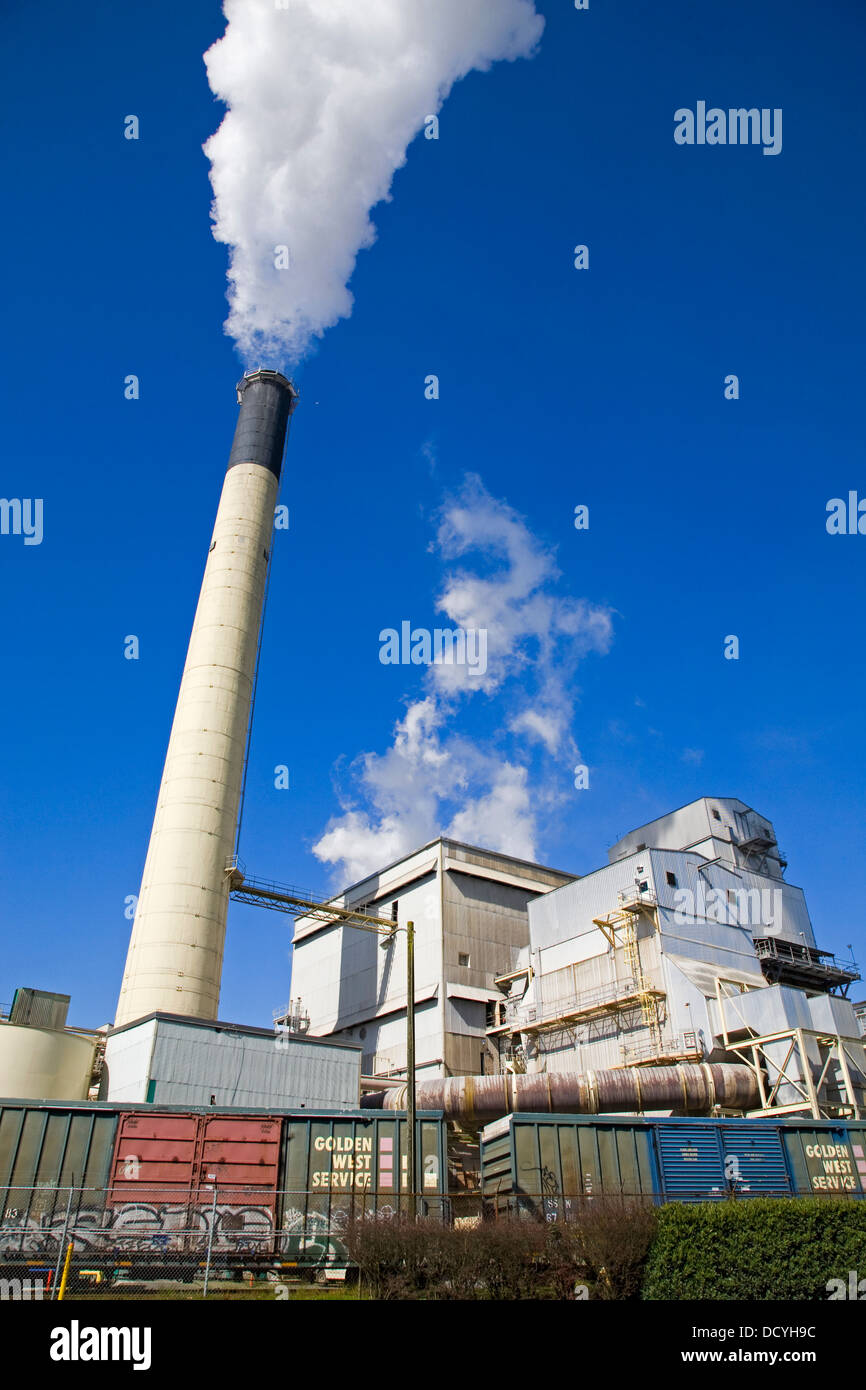 A large Pacific pulp and paper mill along the Yaquina River in