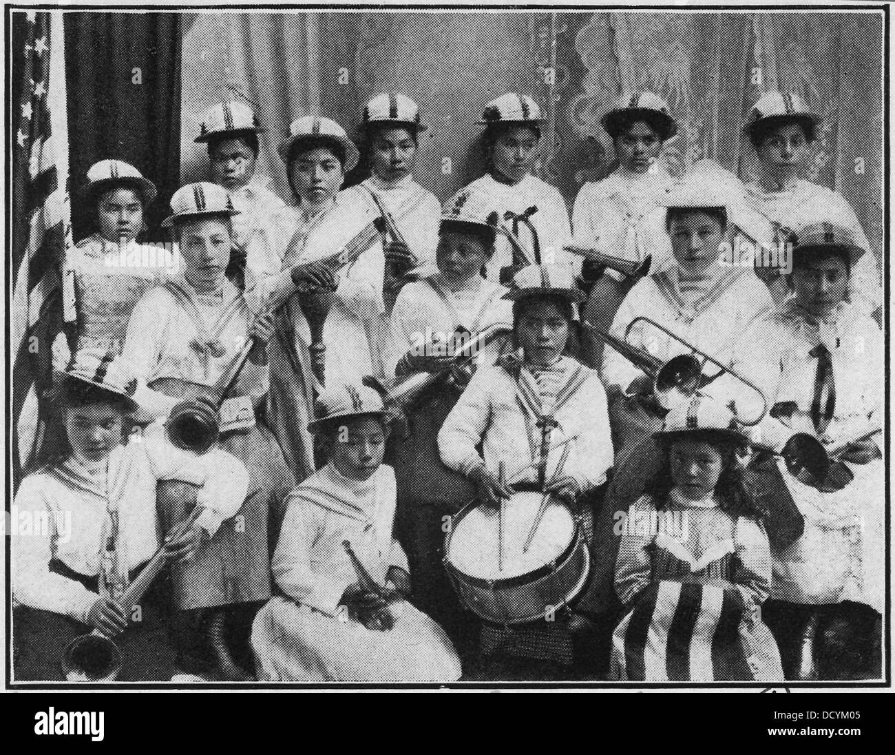 Wind instrument girls band hi-res stock photography and images - Alamy