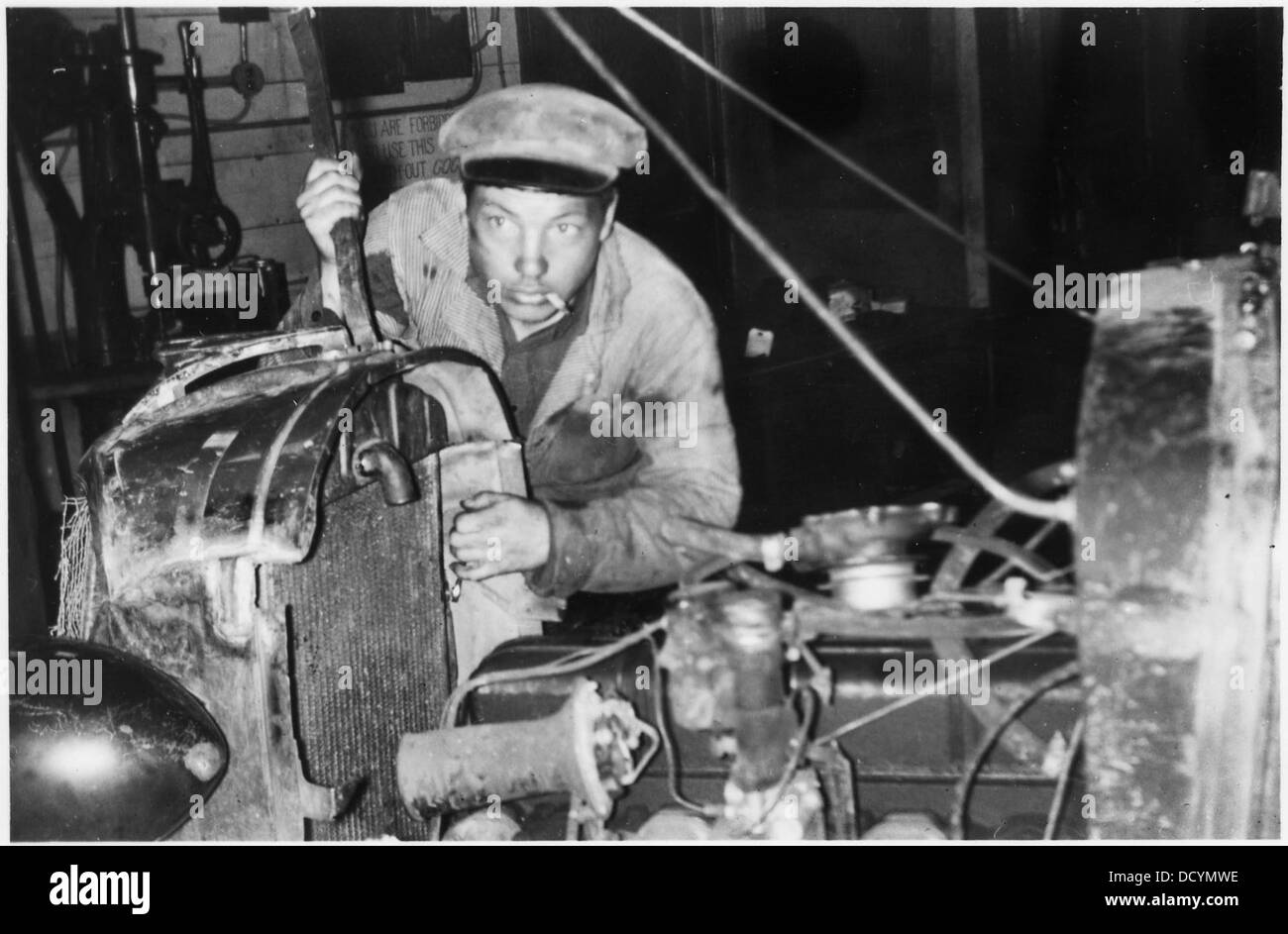 Garage mechanic Black and White Stock Photos & Images - Alamy